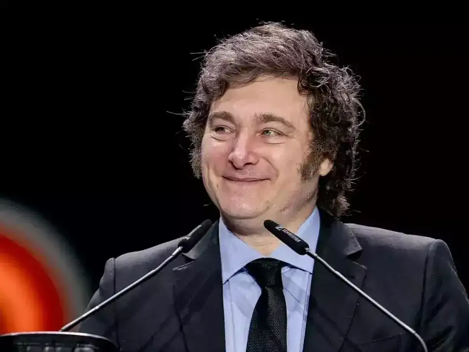Milei defendió otra vez el esquema cambiario y busca evitar que la suba del dólar pegue sobre los precios