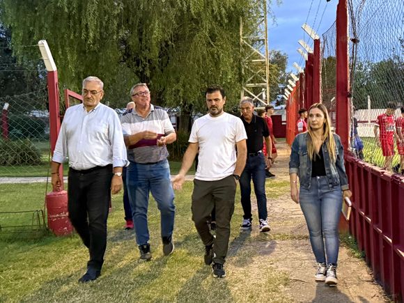Alcides Calvo y Bárbara Chivallero visitaron el Club Ferrocarril del Estado