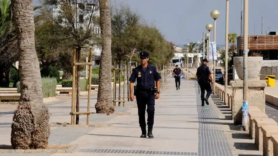 Policía Nacional en plena bísqueda.
