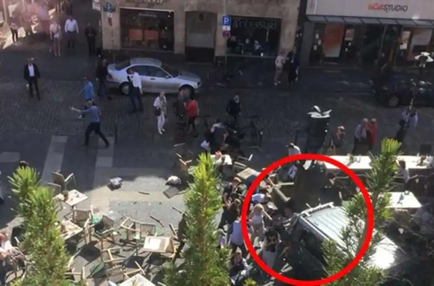 Una camioneta atropelló a una multitud en Alemania: tres muertos y decenas de heridos