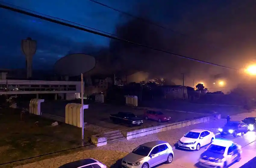 Incendio en el casino de Necochea: comenzaron los peritajes para determinar si fue intencional