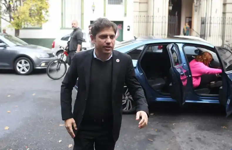Kicillof pone primera en una semana corta pero cargada: inversiones, educación, salud y marcha por el Día del Trabajador