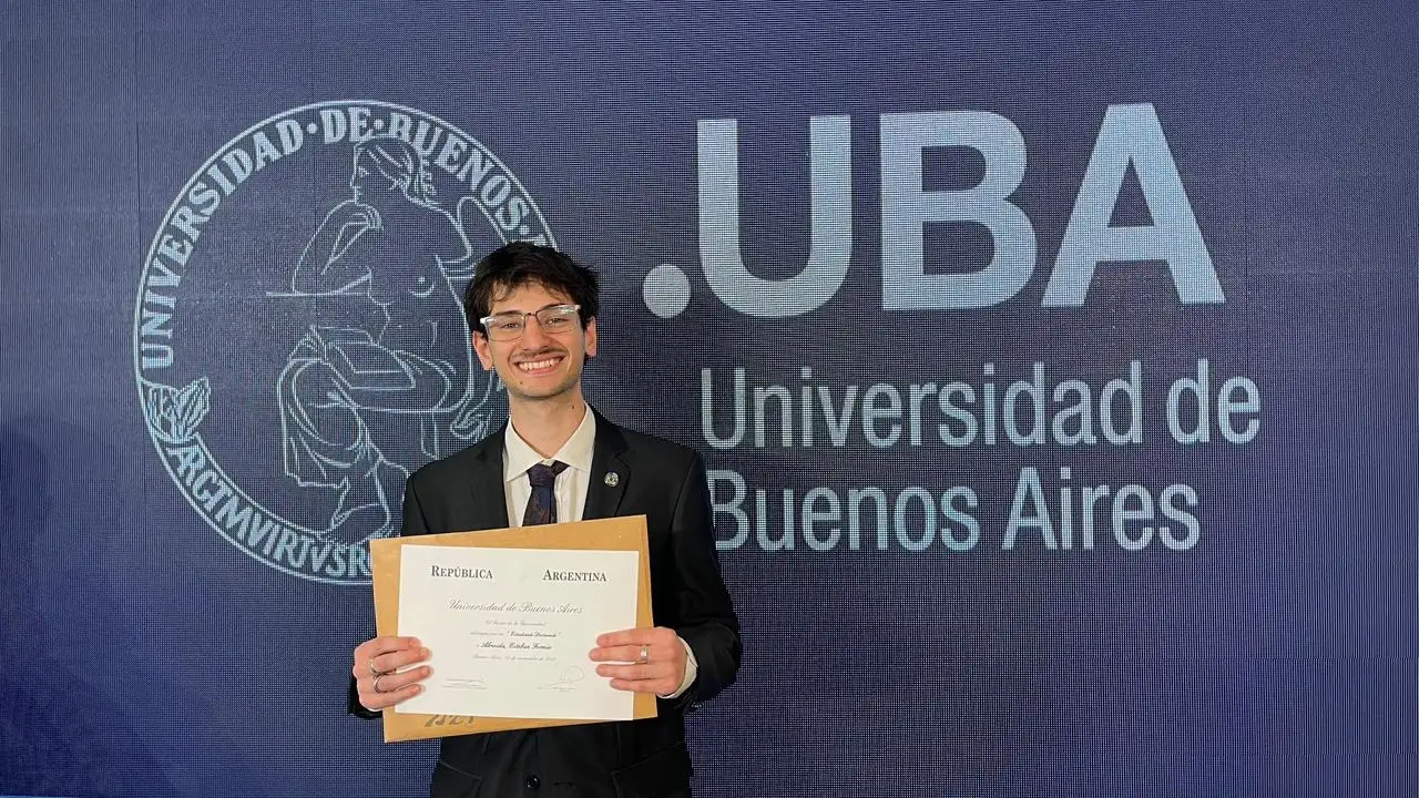 La alegría de Esteban Almeida por el reconocimiento recibido de la UBA.