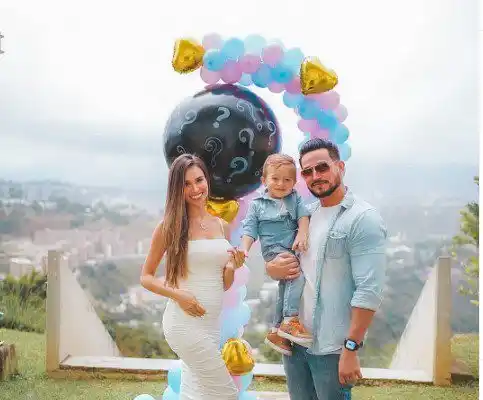 ¡ES NIÑA! Rosmeri y Arán revelan el sexo de su bebé