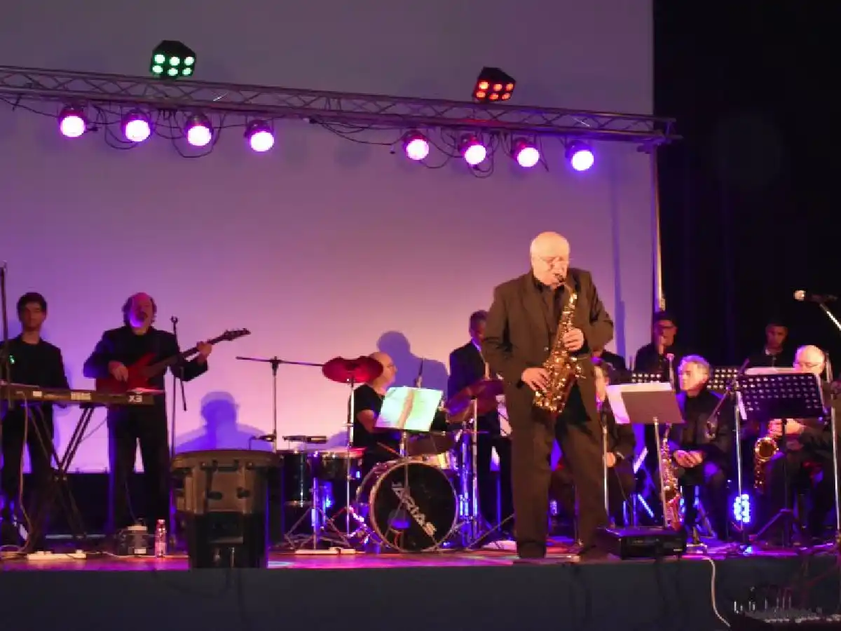 La Sociedad Cosmopolita  homenajea a la Jazz Arias  