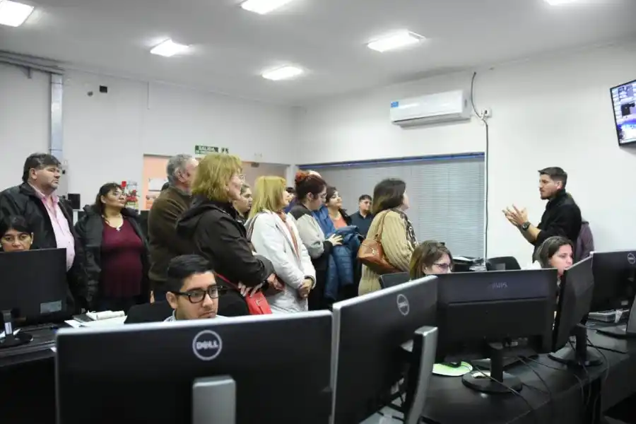 Vecinos de barrio Independencia se capacitaron en Ojos en Alerta