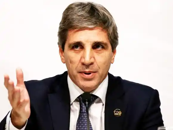 Luis Caputo se aseguró otros USD 2.000 millones para tratar de cumplir con el FMI