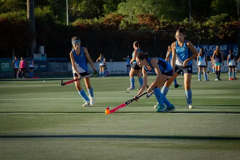 Paraná recibe a las futuras promesas del hockey argentino en una histórica concentración nacional