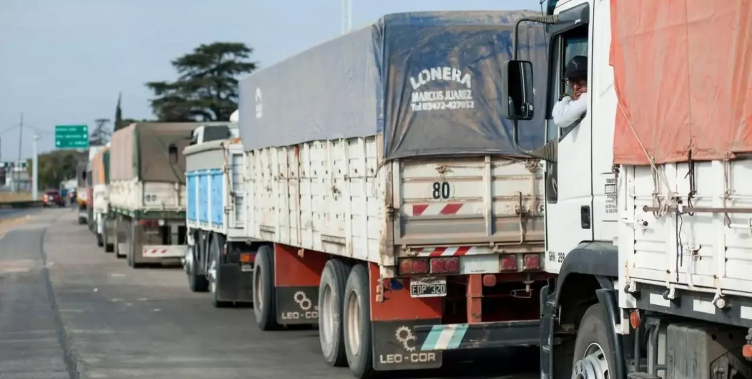 Acuerdan una suba del 35 % en la tarifa de transporte de carga