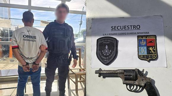 Detuvieron a un hombre armado en la zona oeste de Rosario tras una denuncia de su madre
