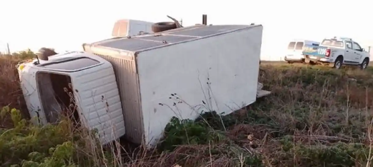 Violento accidente cerca de Basavilbaso: dos vehículos chocaron caballos sueltos en la ruta