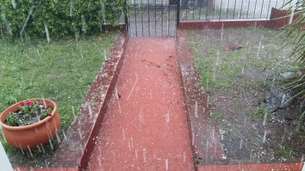 Fuerte temporal de lluvia y granizo en Junín