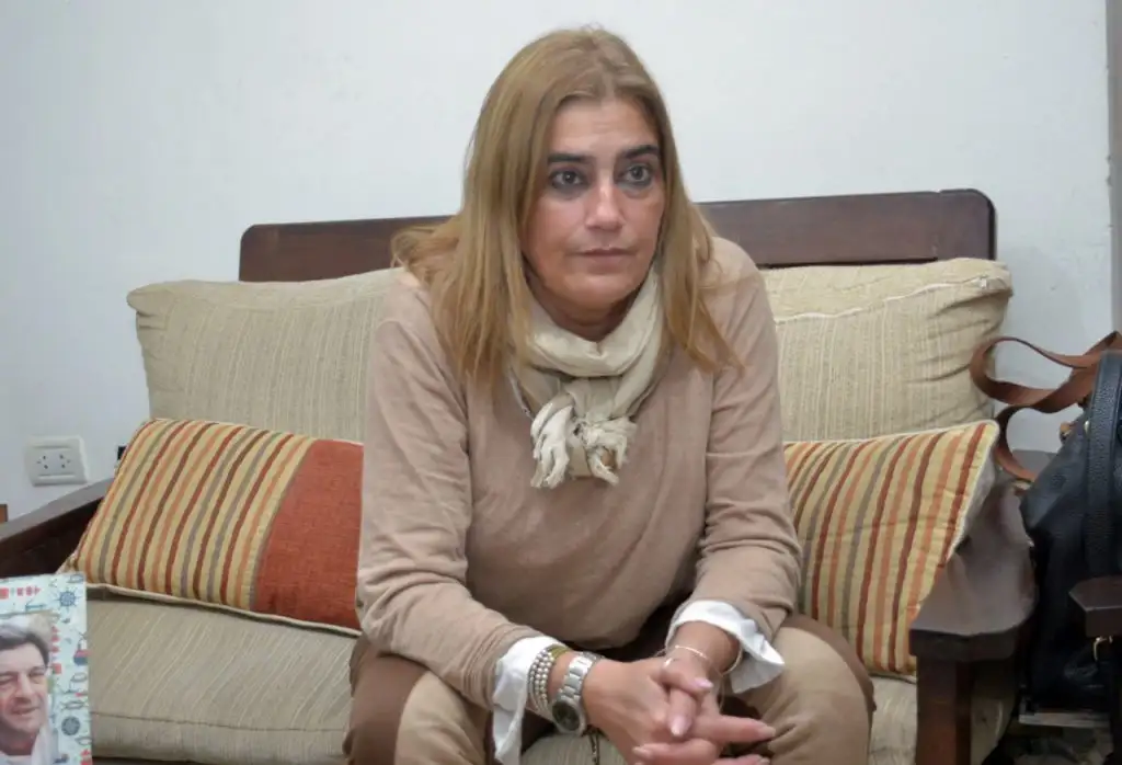 La chica de la butaca derecha