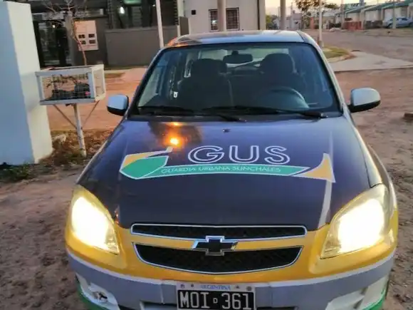 Se resistió a un control de alcoholemia, intentó escapar, atropelló a una agente de la GUS y terminó detenido