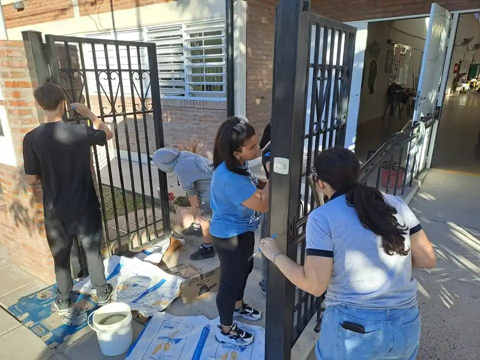 Alumnos comprometidos con su escuela y nuestra historia