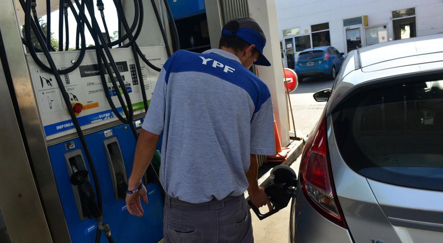 Hay un gran desfase entre los precios internacionales y locales de los combustible