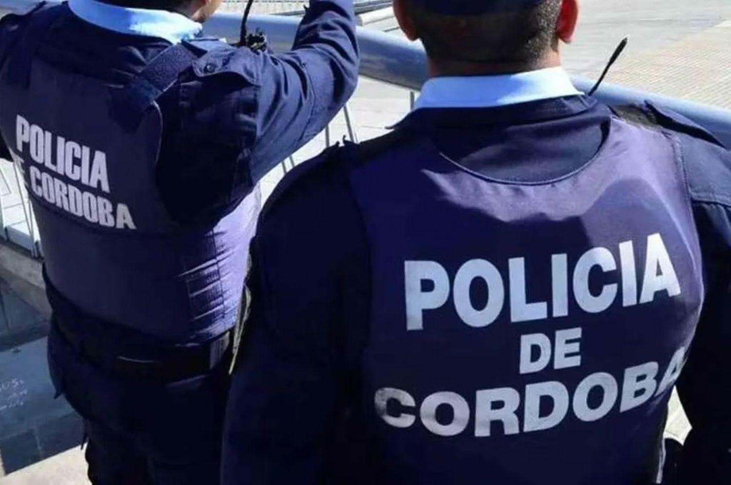 Córdoba: un adolescente encontró a sus padres muertos en el living de su casa