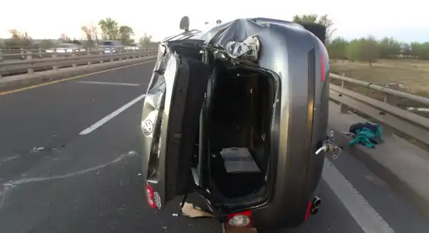 Tres jóvenes de Gualeguaychú volcaron en la Autovía 12