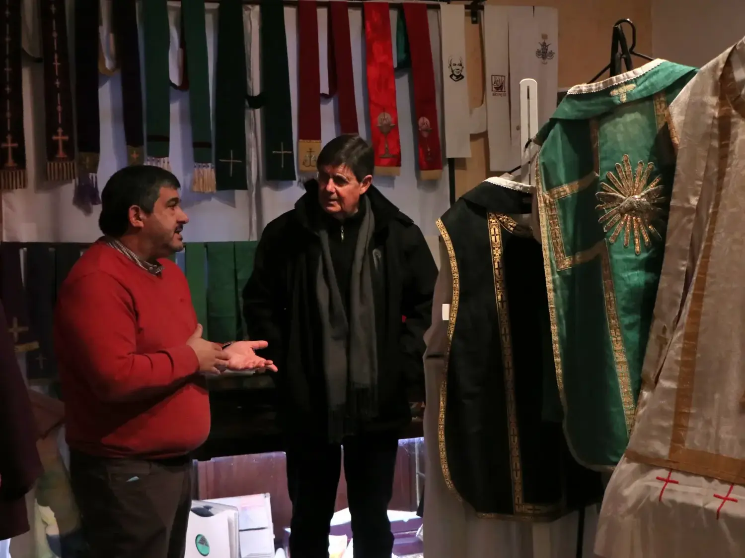 El encargado del museo, Jorge Dip, recibió al intendente Miguel Gargaglione