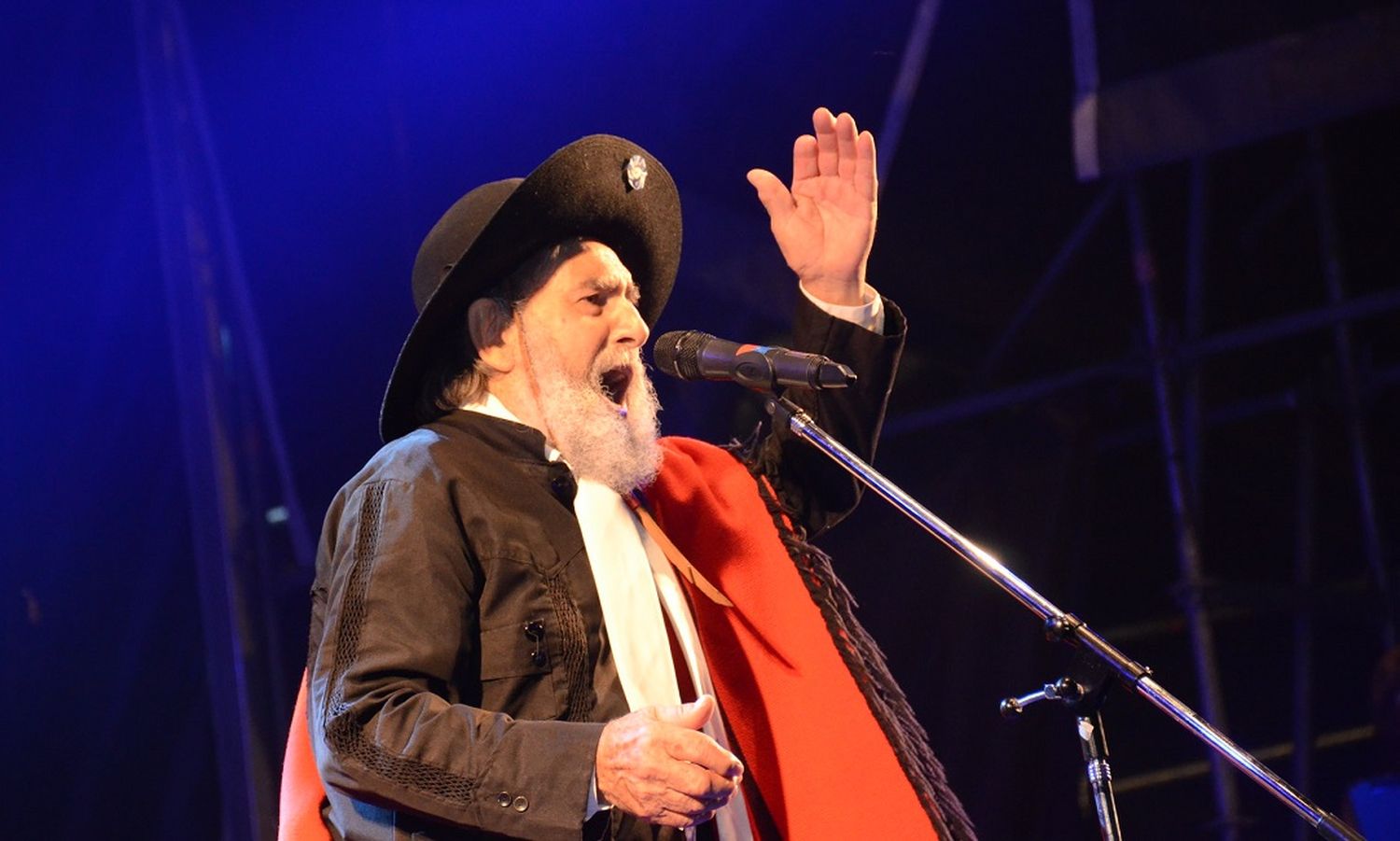Falleció el cantor y recitador Carlos “Paisano” Martínez