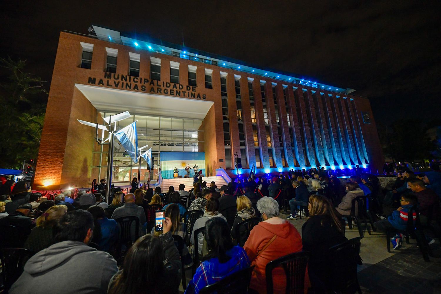 Así se vive el 2 de abril en el municipio bonaerense de Malvinas Argentinas: emotiva vigilia y acto con excombatientes