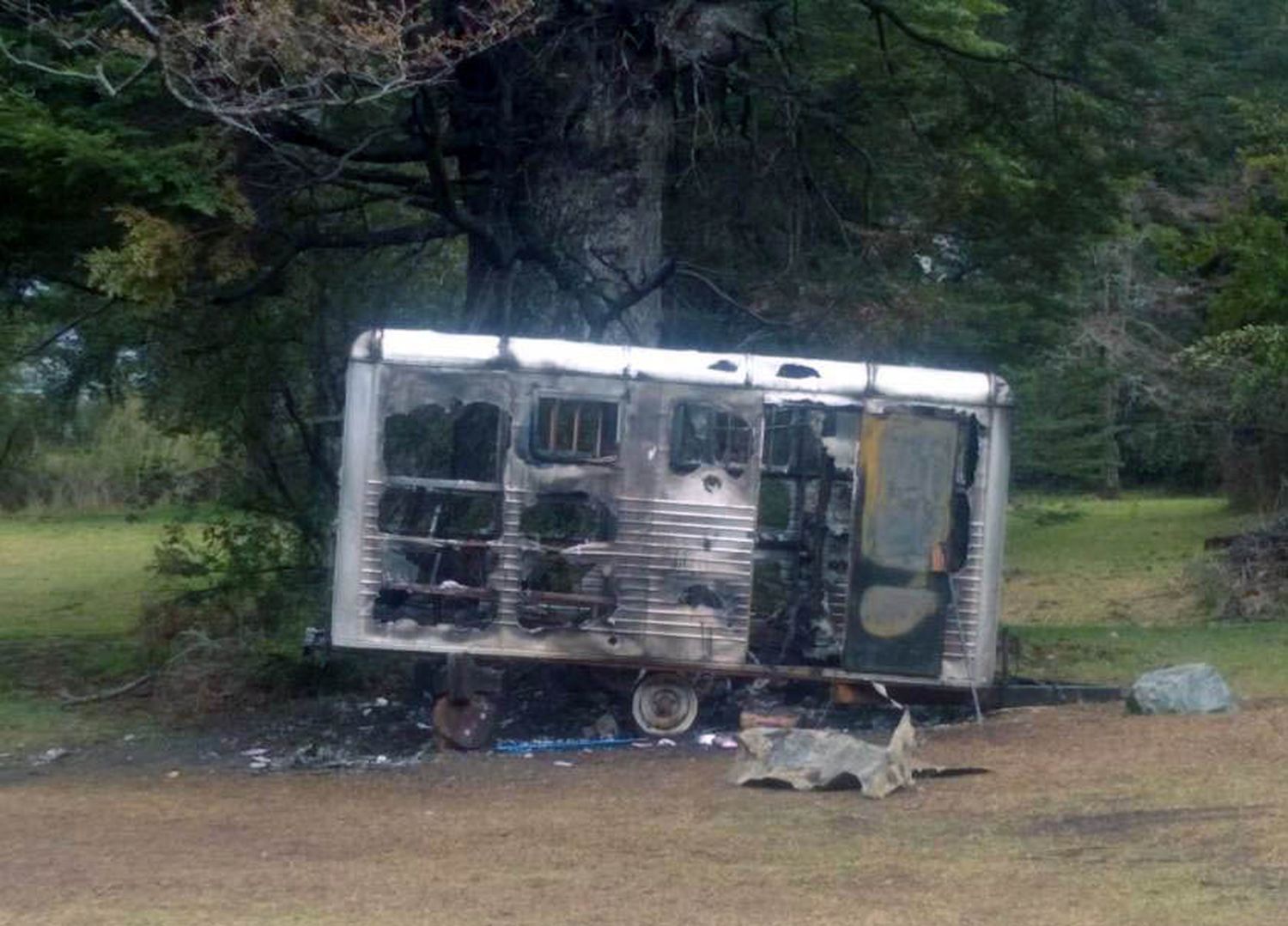 Un grupo mapuche incendió una casa y un puesto de Gendarmería