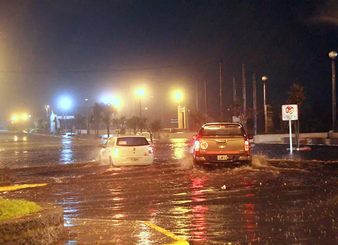 Santa Rosa se hizo sentir con un fuerte temporal de lluvia