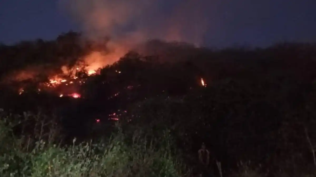 ¿Fenómeno espontáneo? CARACAS ARDE por todos los costados, el Ávila sufre (FOTOS+VIDEOS)