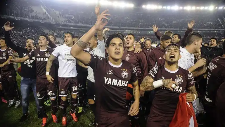 Lanús goleó a San Lorenzo y se coronó campeón 