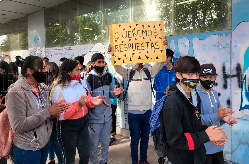 Reclamo en las escuelas: "Necesitamos inversiones reales en toda la Provincia"