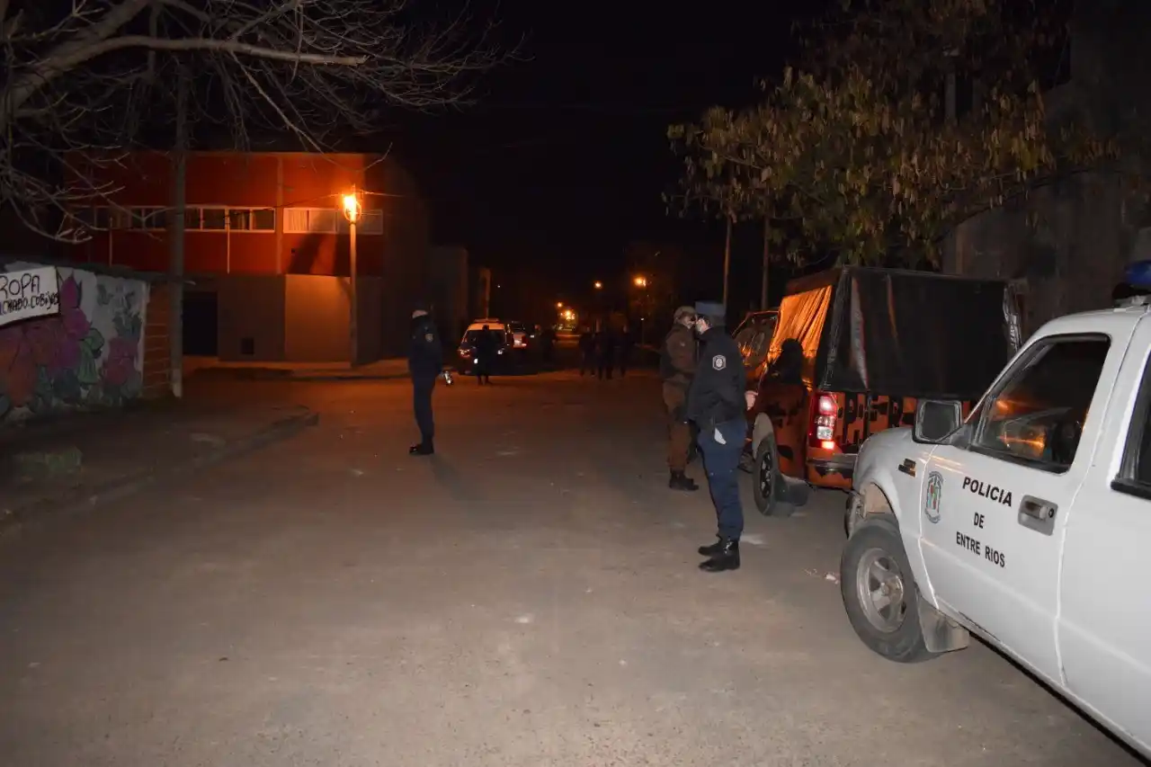 Vecinos se agarraron a trompadas en el Munilla y un policía fue atacado por un perro