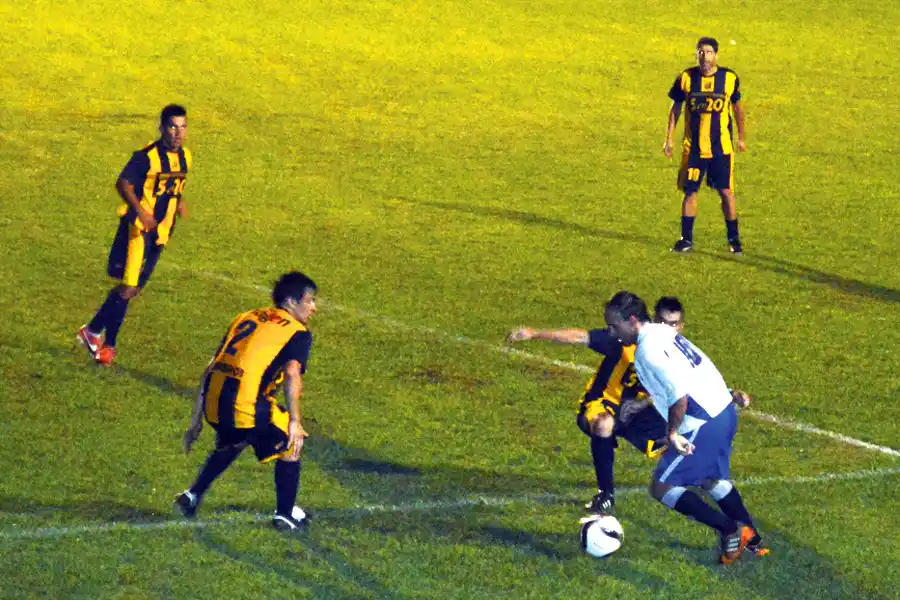 Juventud Urdinarrain goleó a Engranaje y quedó a un paso de clasificar