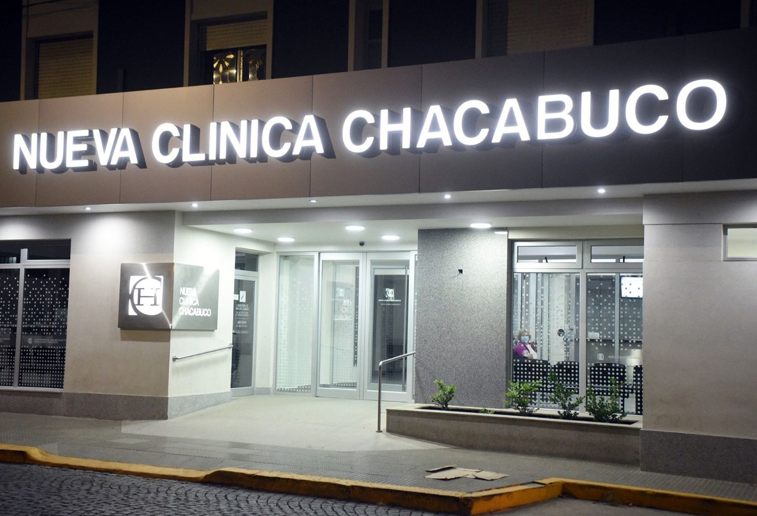 Paola Basualdo informó que la Nueva Clínica Chacabuco reforzó su atención en la guardia.