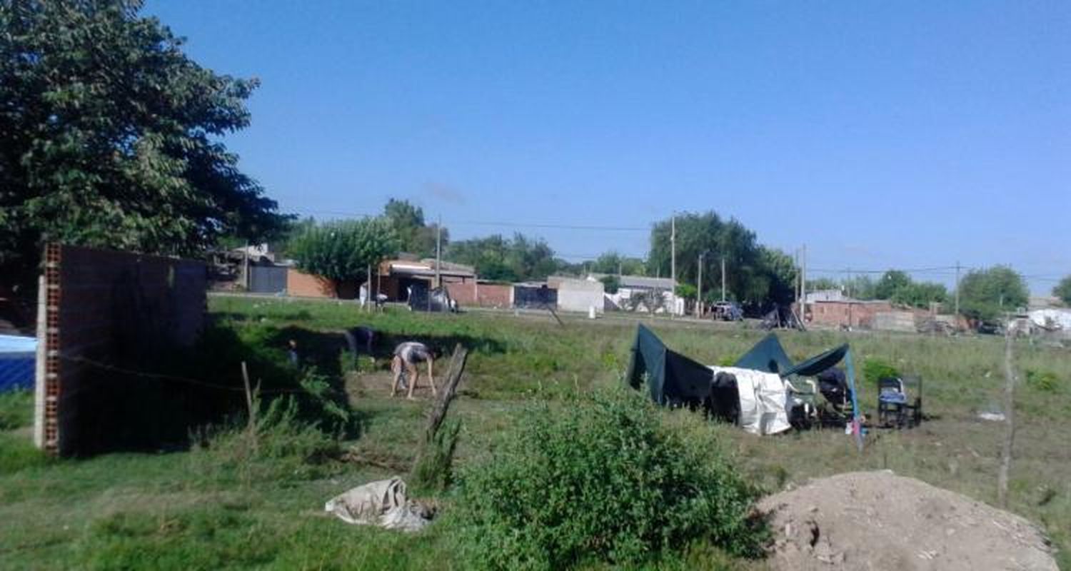 Usurpación: Apuñalaron a una persona que intentó evitar la toma