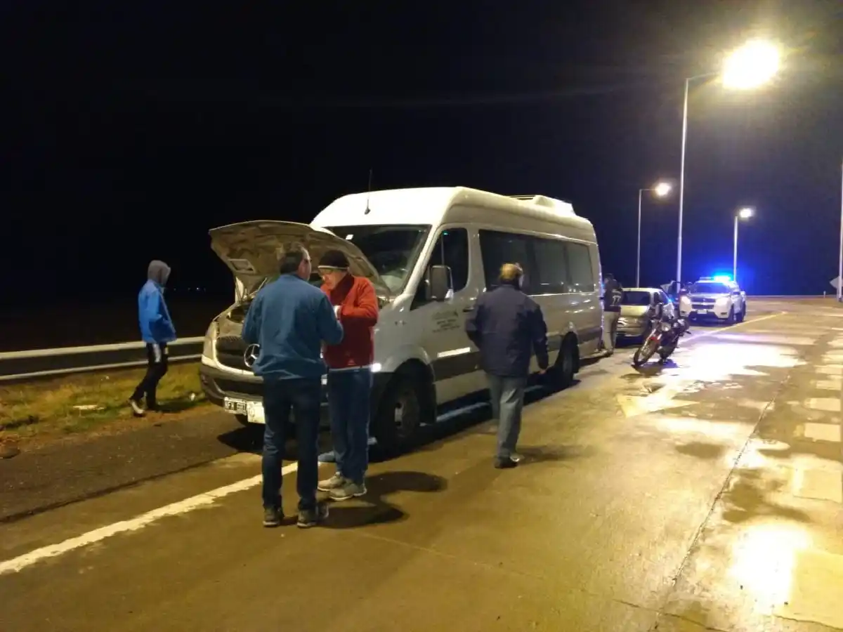 Una pesadilla: armados asaltaron y dispararon a una combi que llevaba alumnos del Ipet 50 