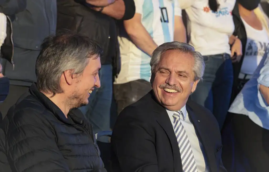 Máximo Kirchner y Alberto Fernández durante el acto de ayer.