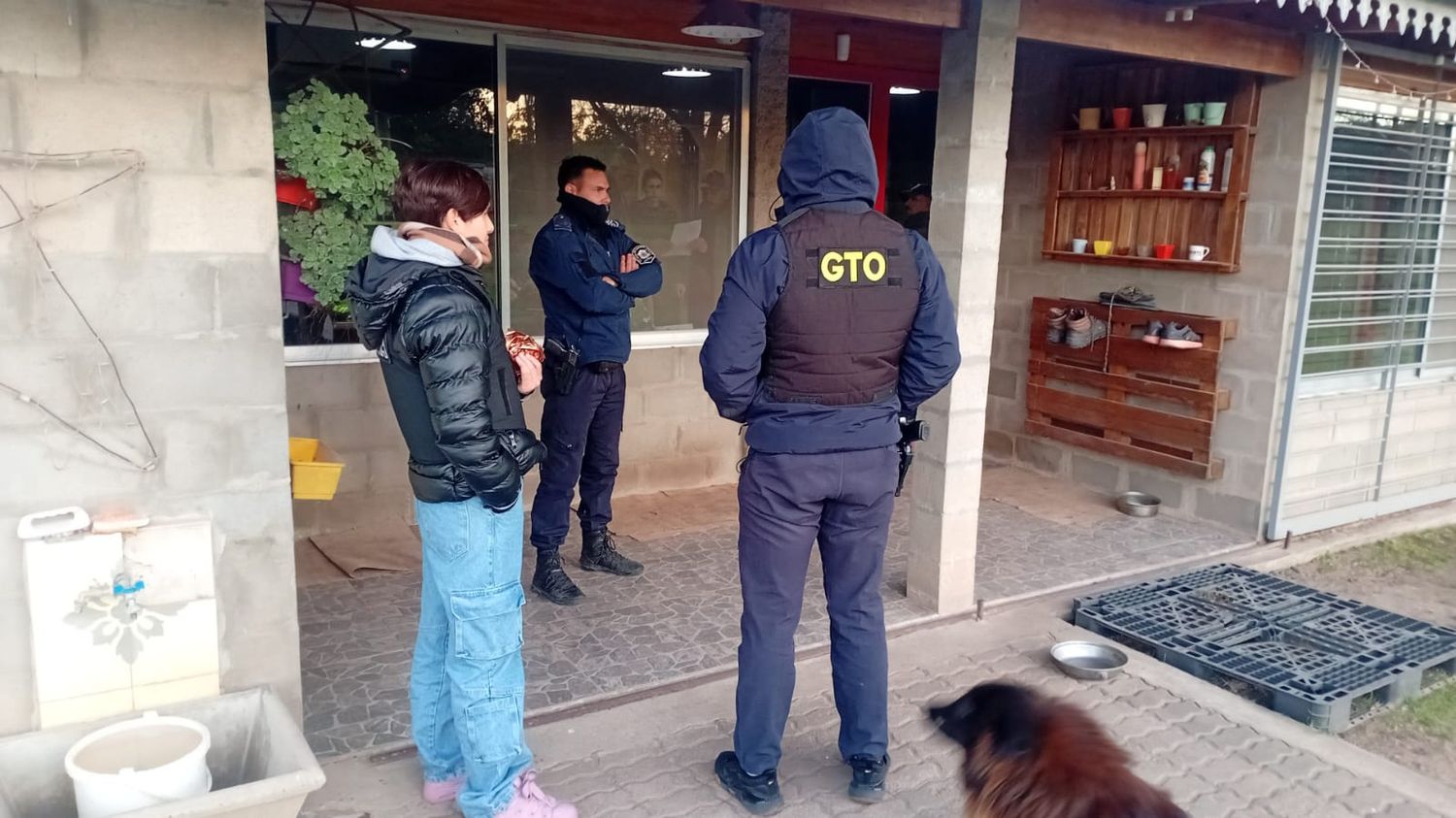 Allanamiento en Independencia al 3000: aprehendido con un arma de fuego tras amenazar a su exesposa