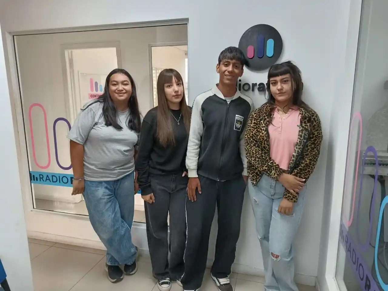 Tomás, Camila, Stefanía, Kiara - estudiantes de la EESO N°615 "Luis Alberto Spinetta" Concejo Joven: solicitaron la implementación de dispositivos de apoyo psicológico en todas las escuelas secundarias - 3