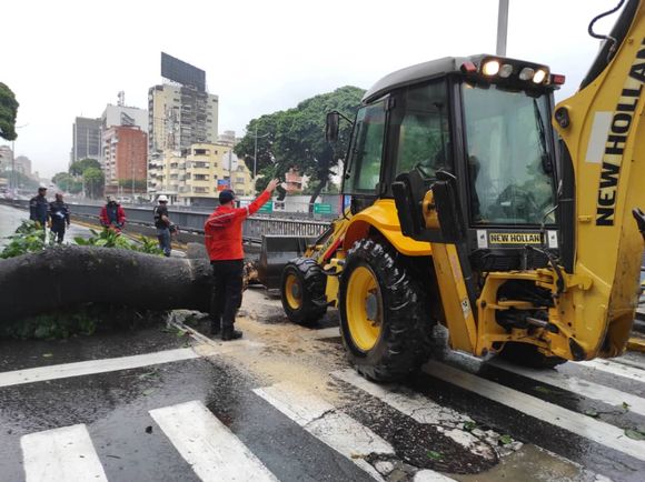 ALERTA POR ONDA TROPICAL 41: Activan 24 refugios para atender a casi 70 mil personas afectadas por las lluvias