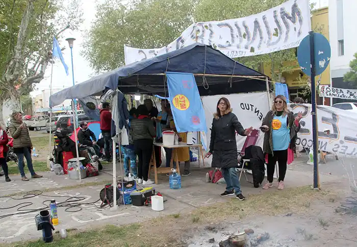 El Ejecutivo depositó el equivalente al 65% de los sueldos