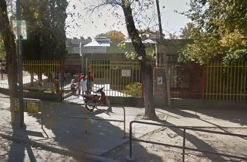 Un joven presumió llevar una «tumbera» a la escuela y amenazó al personal docente