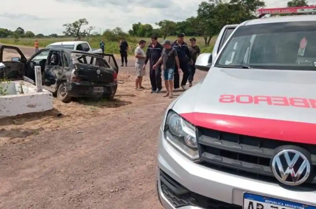 El conductor del remis quedó internado, pero fuera de peligro (Foto: El Litoral de Corrientes).