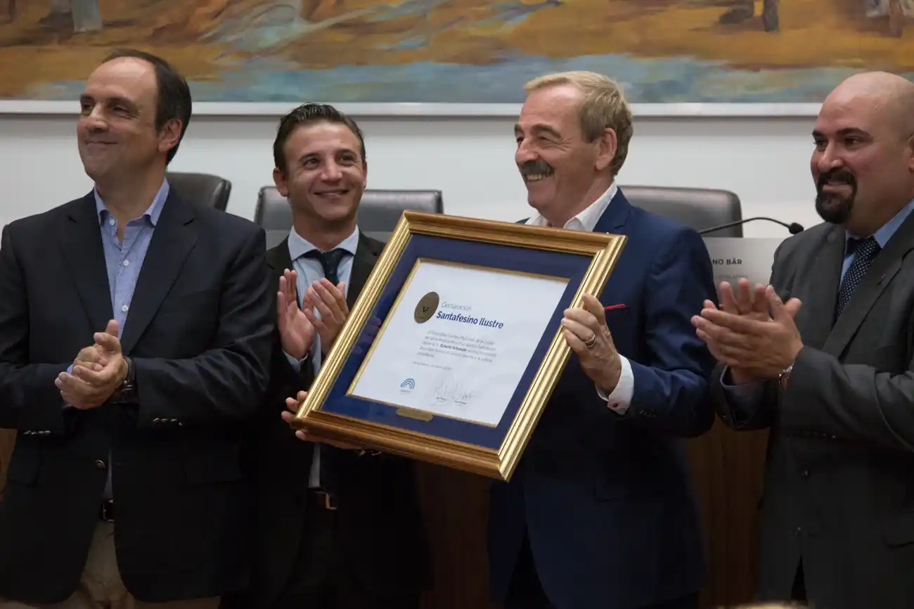 Corral: “El hecho artístico necesita de personas como Roberto Schneider”