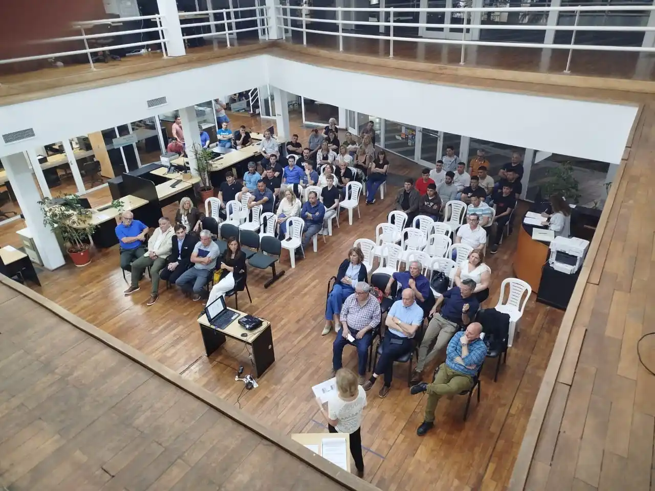 Asamblea en el edificio de Italia 555.