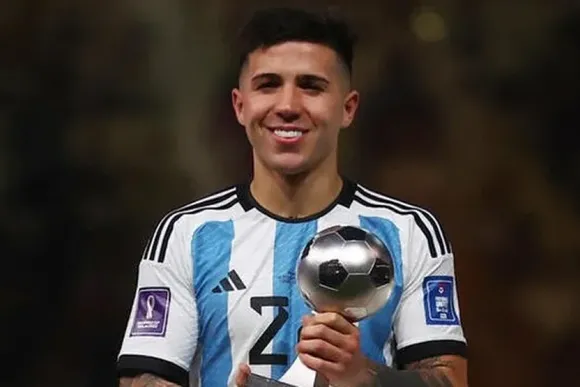 Enzo Fernández podría jugar en Manchester United