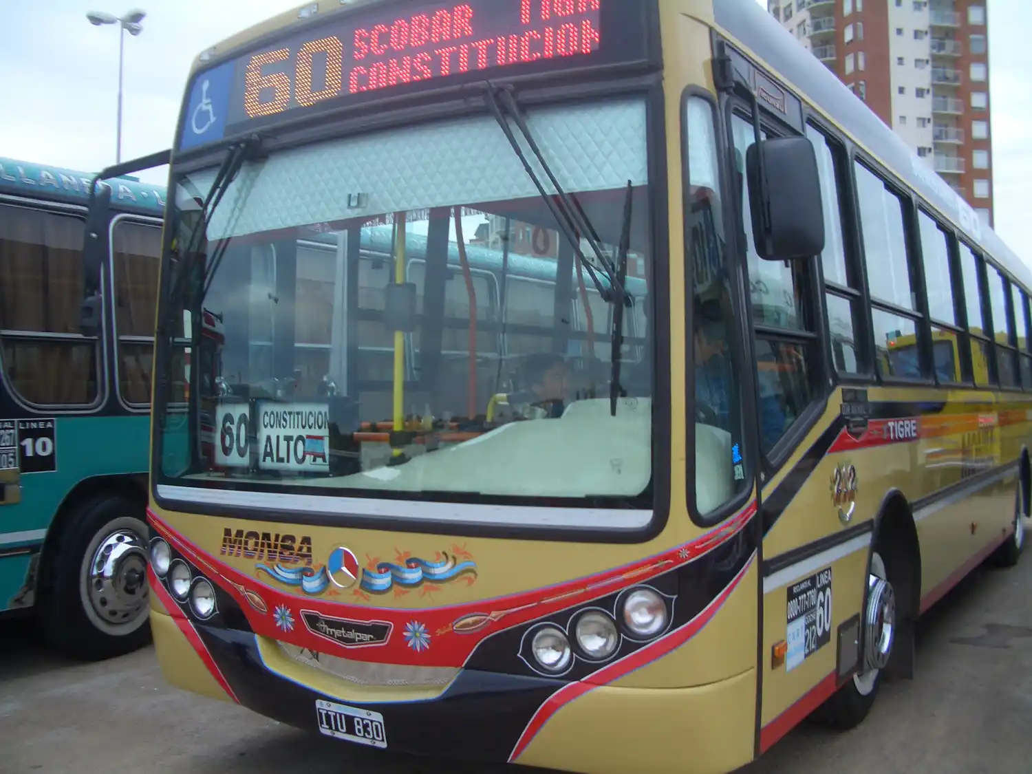 Conflicto en Línea 60: La empresa acusó a los trabajadores de "usurpar" los colectivos para dar servicio