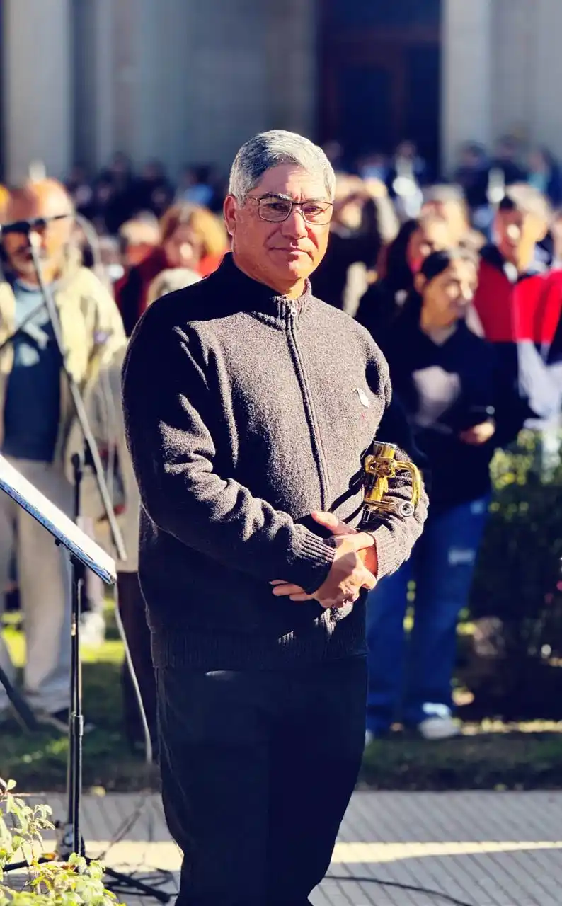 Maestro Roberto Zaragoza.-