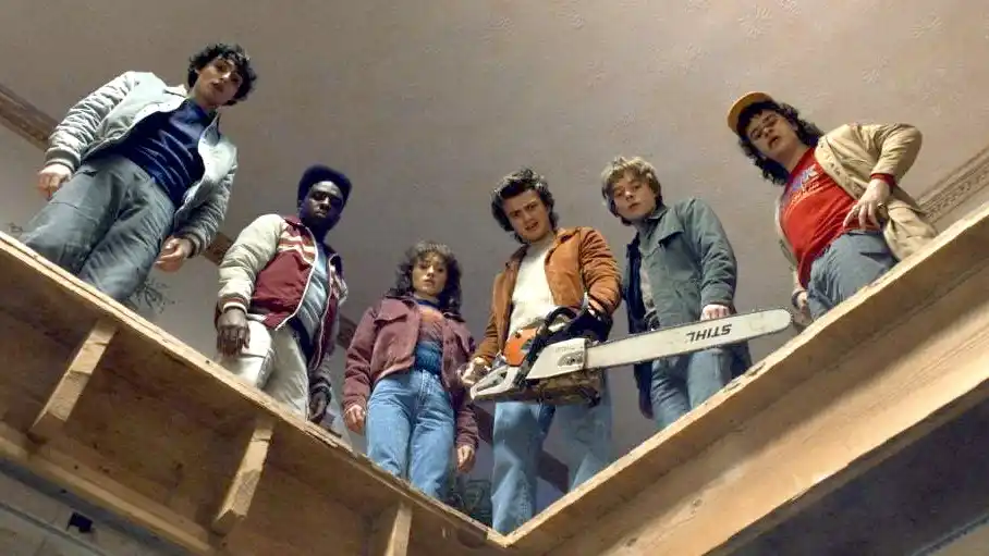 Finn Wolfhard, Caleb McLaughlin, Natalia Dyer, Joe Keery, Charlie Heaton y Gaten Matarazzo, protagonistas de Stranger Things. Foto: Netflix.