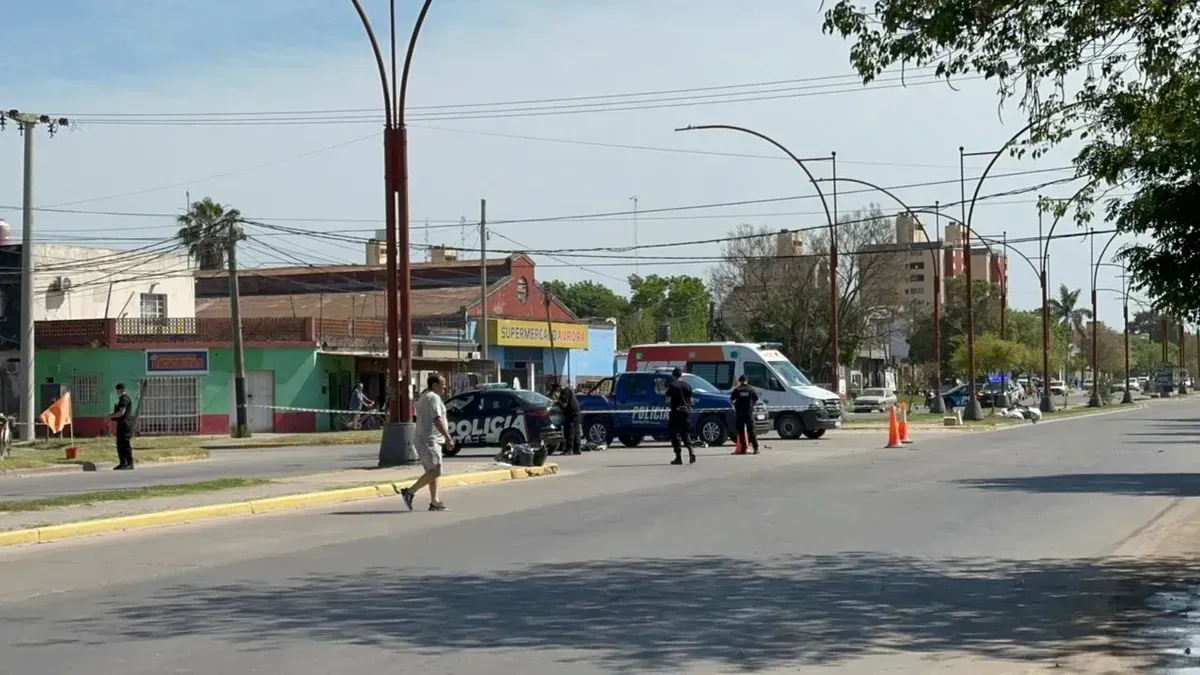 Policías de la zona en el lugar donde se dio el siniestro fatal.
