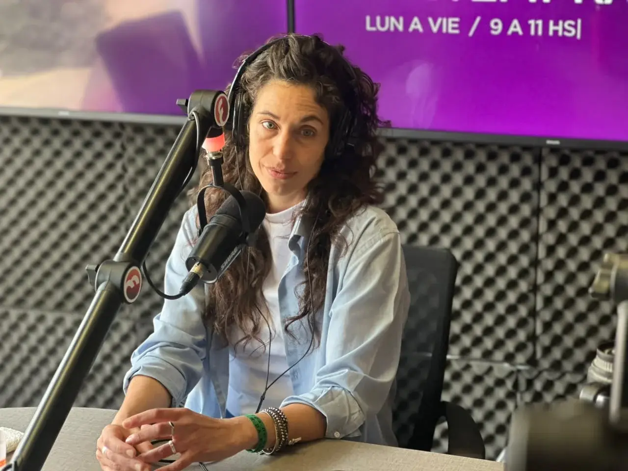 Eugenia Podlesny “Frutal”, referente de Necochea Ciudad Frutal, durante la entrevista en Ecos Radio.